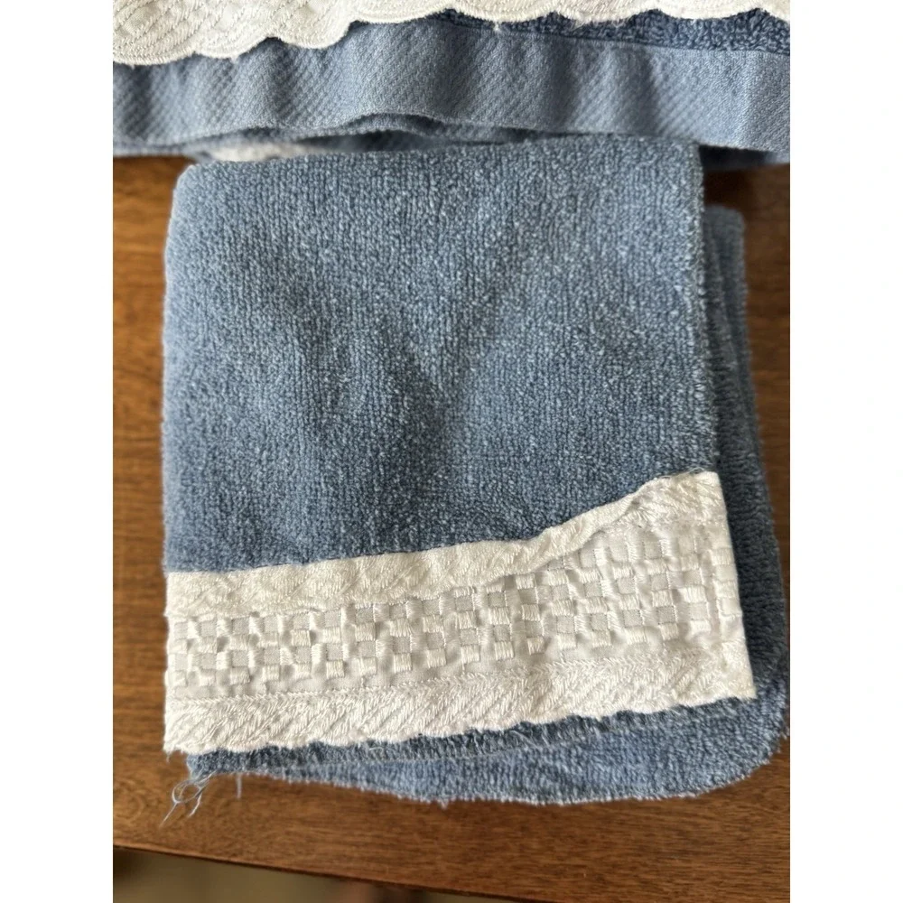 Avanti vintage towel